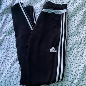 Adidas soccer joggers 🖤🤍